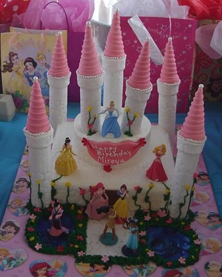 cartoon cakes for - Creme Castle